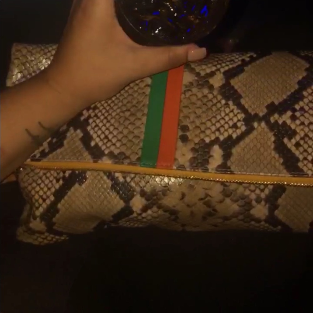 SUPER CUTE FOLD CLUTCH TO DIEE FOR at great price